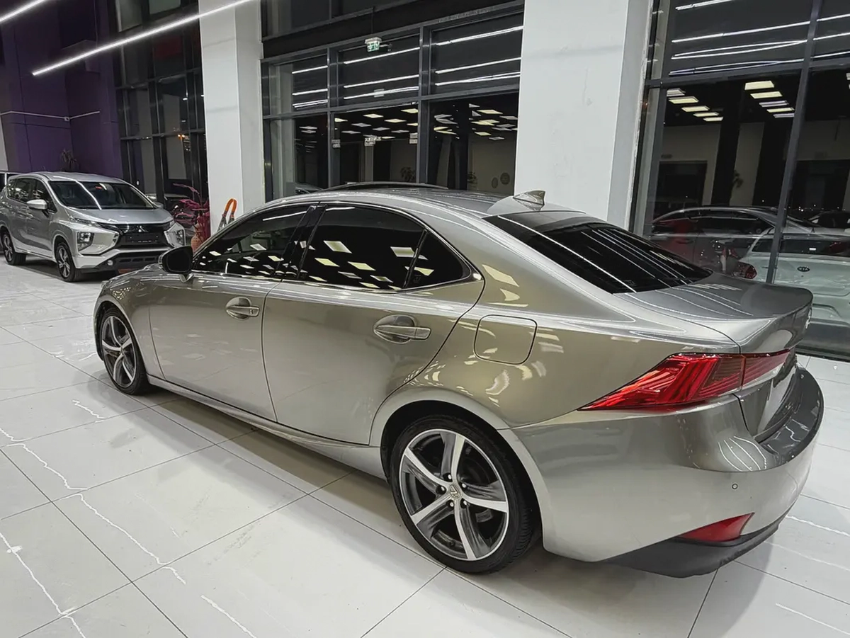 2017 Lexus IS 200t | Canadian Specs | Pristine Condition-5-5