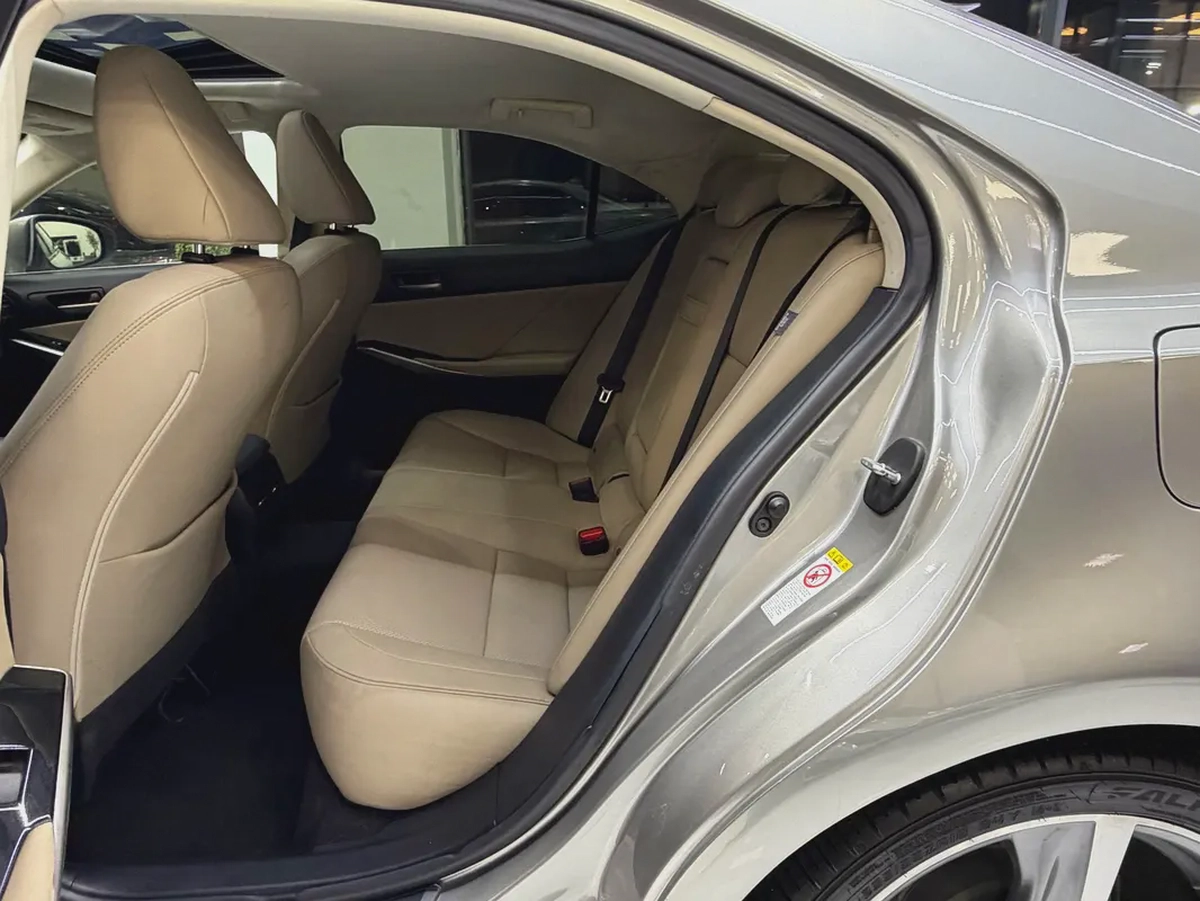 2017 Lexus IS 200t | Canadian Specs | Pristine Condition-6-6