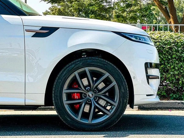 LAND ROVER SPORT DYNAMIC SE 2024 GCC (14,900KM)