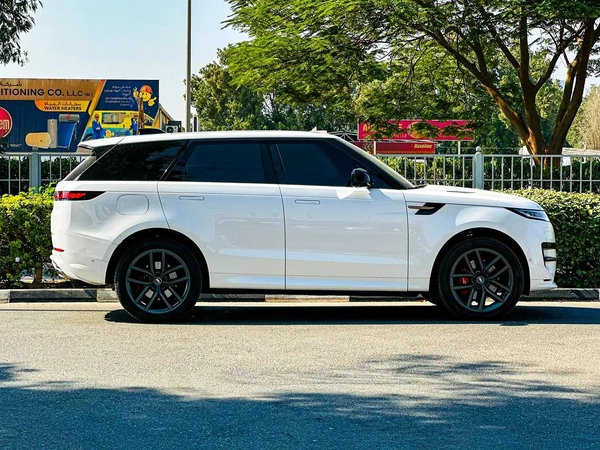 LAND ROVER SPORT DYNAMIC SE 2024 GCC (14,900KM)