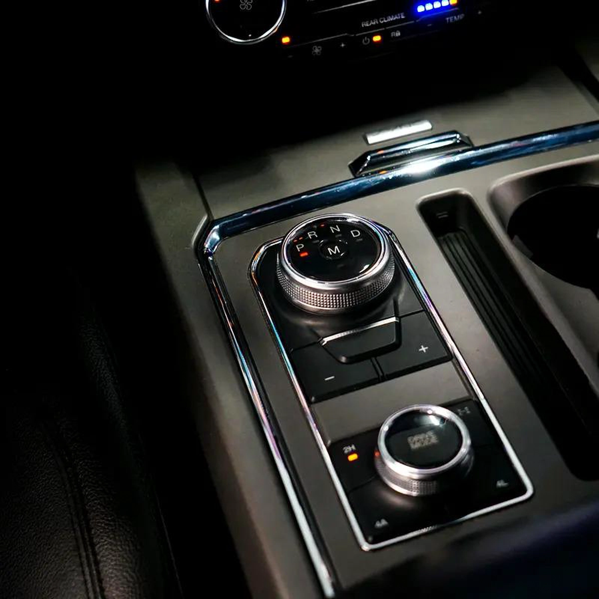 AED 1,865 pm • 0% Downpayment • Expedition XLT • Agency Warranty-1-1