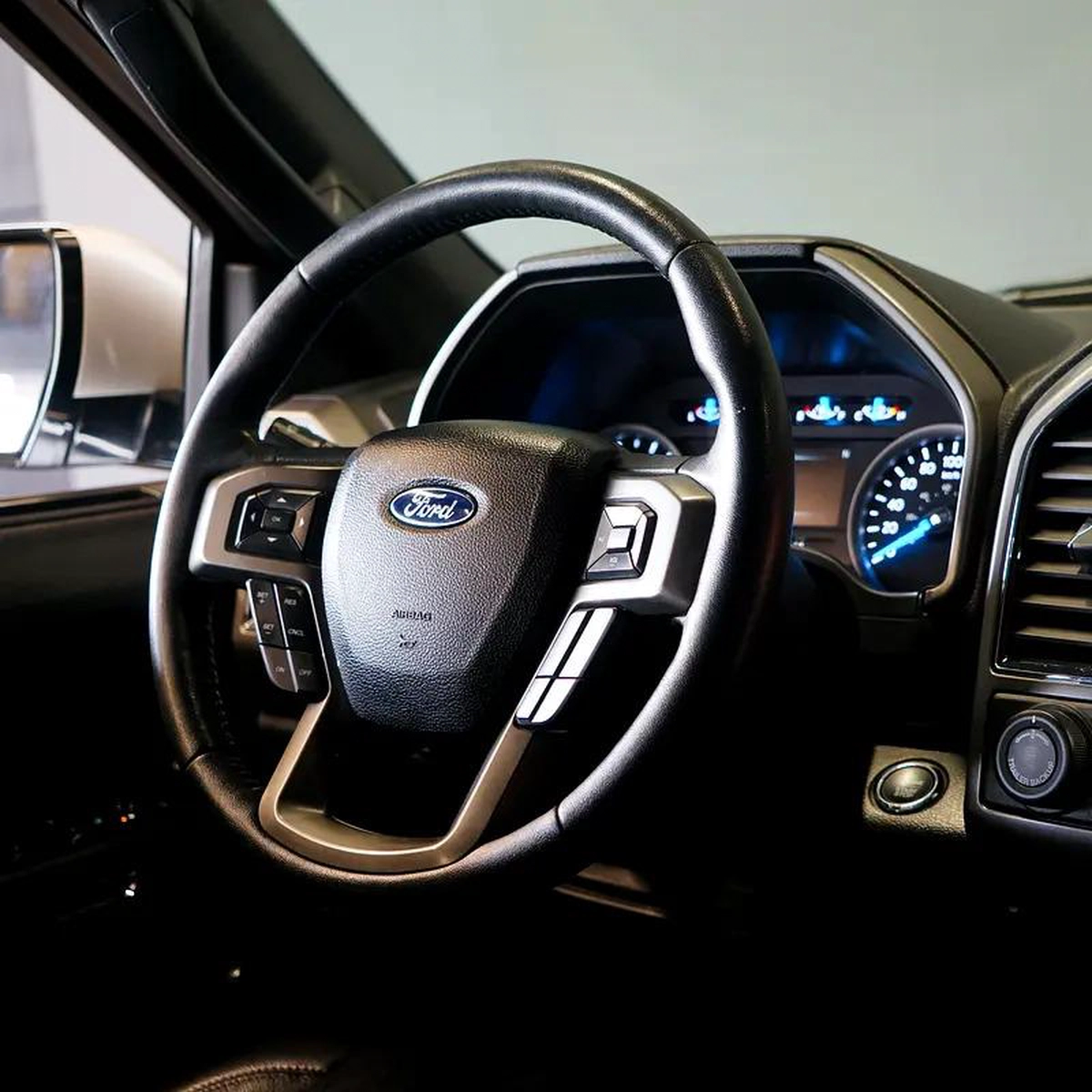 AED 1,865 pm • 0% Downpayment • Expedition XLT • Agency Warranty-10-10