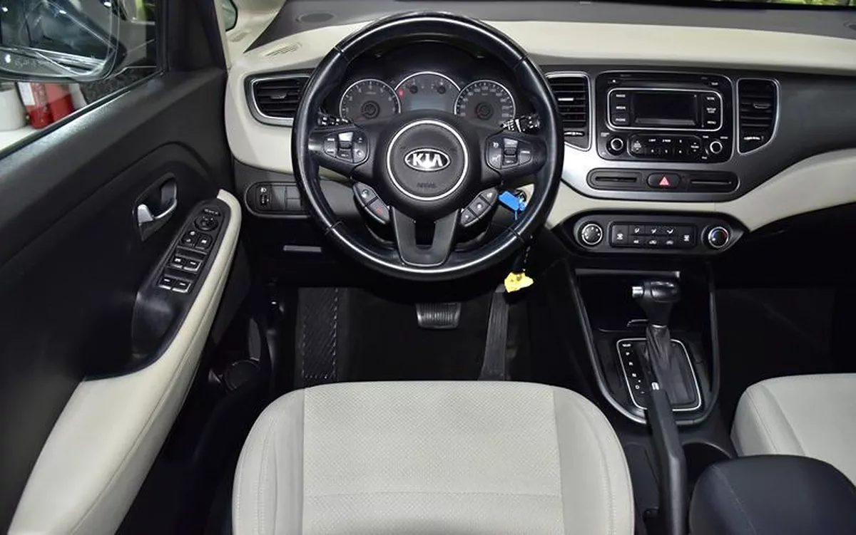 KIA Carens 1.6L ( 2017 Model ) in Beige Color GCC Specs-7-7