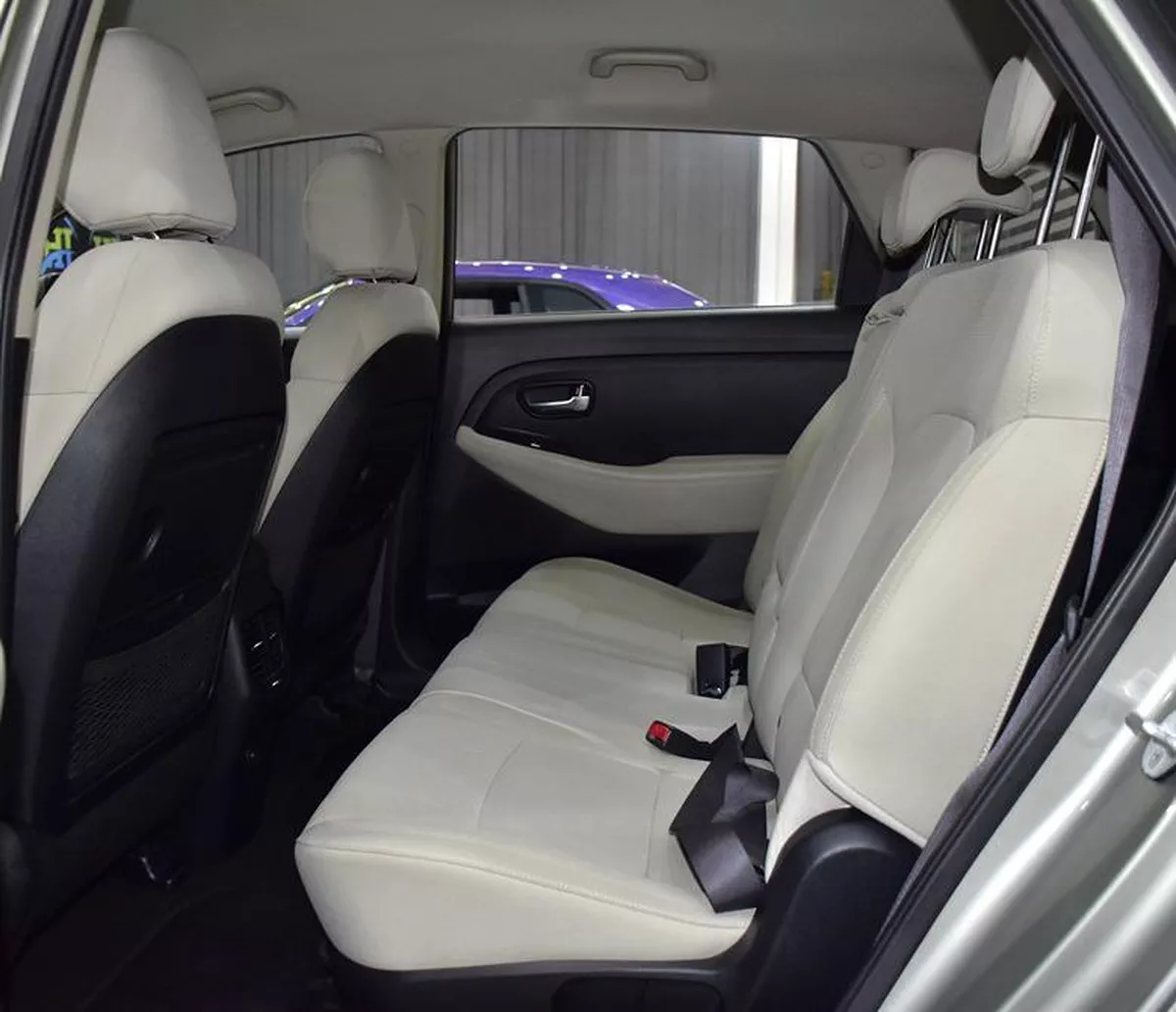 KIA Carens 1.6L ( 2017 Model ) in Beige Color GCC Specs-6-6
