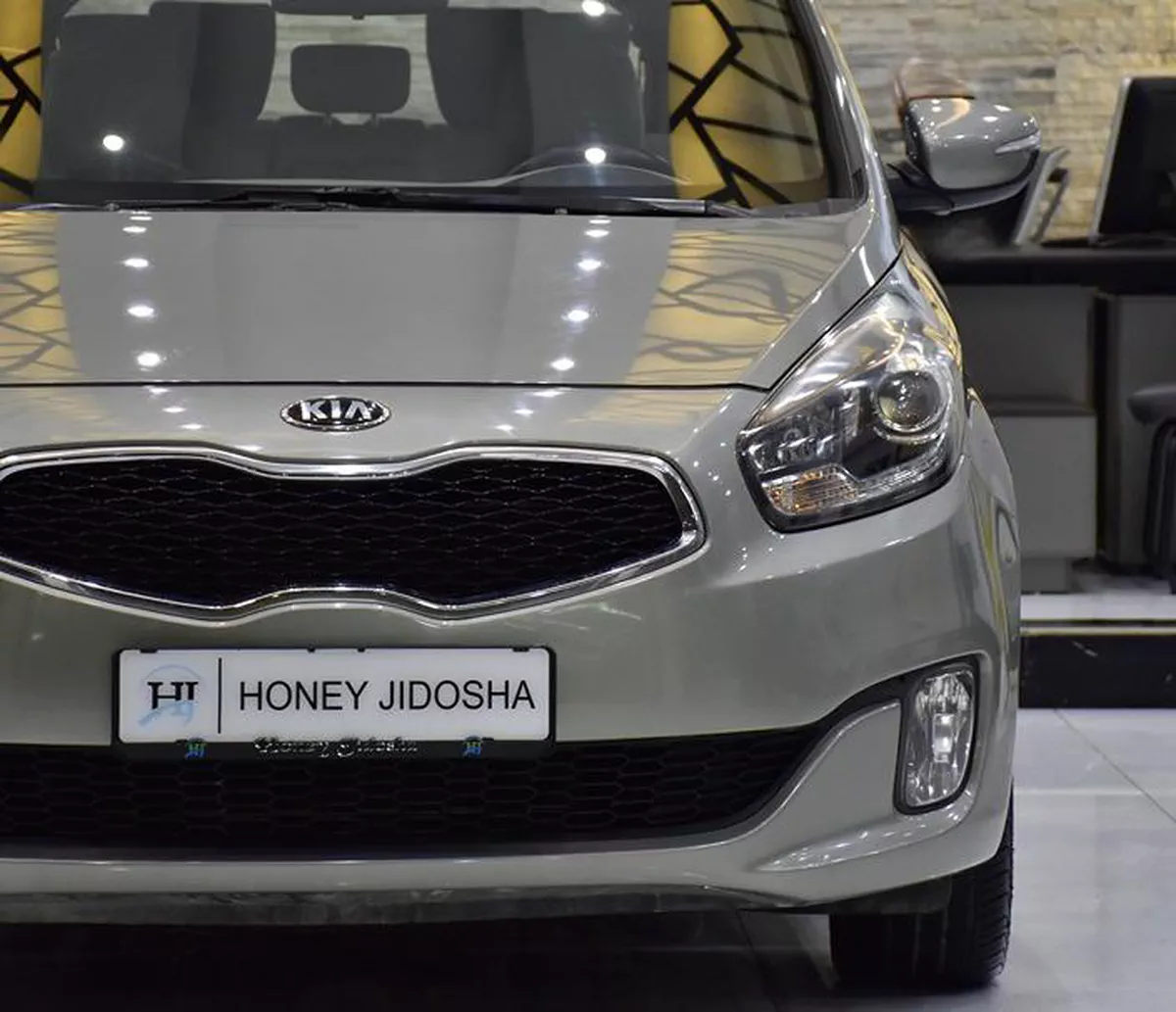 KIA Carens 1.6L ( 2017 Model ) in Beige Color GCC Specs-3-3