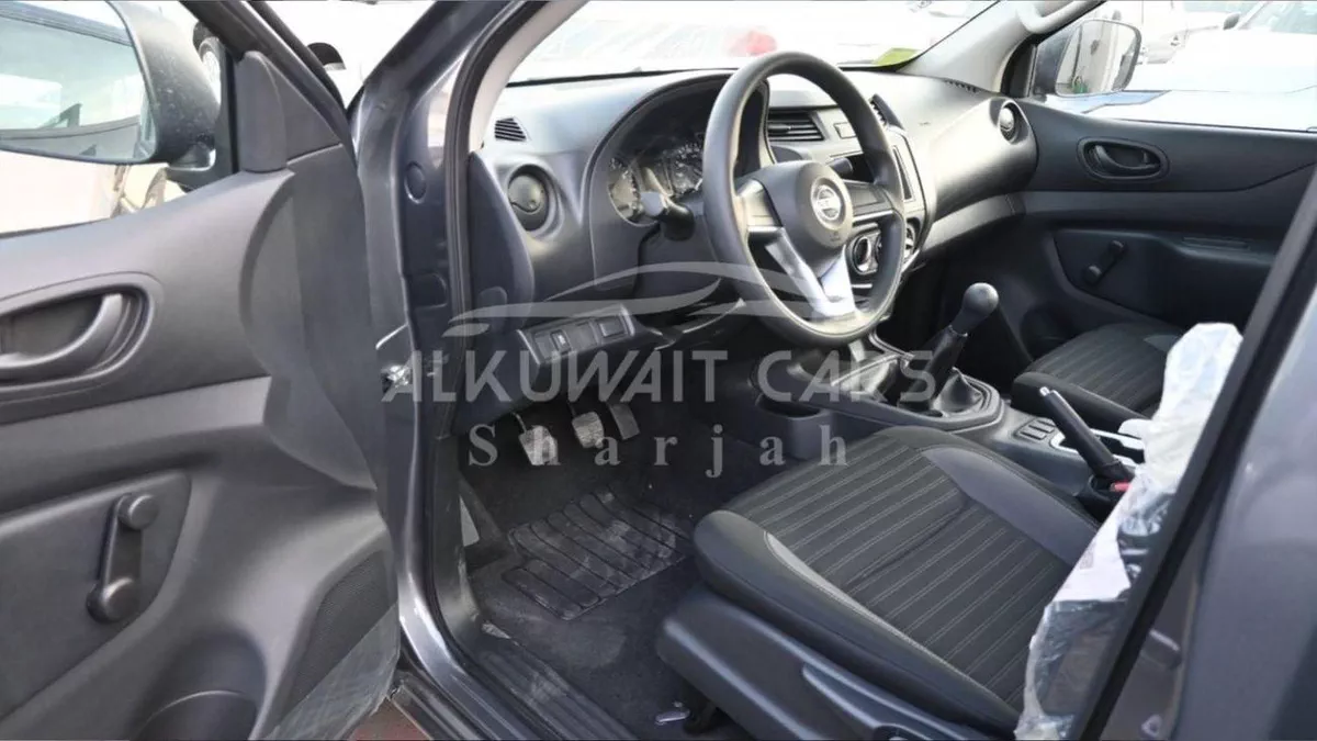 Nissan Navara NISSAN NAVARA 2.5 PETROL XE 4X2 MT SC PLUS-5-0