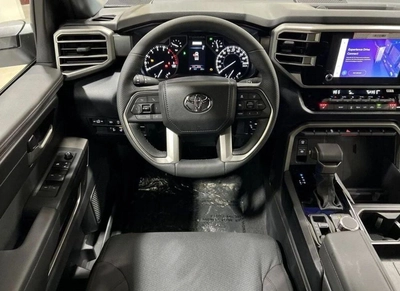 Toyota Tundra SR5 Crew Max 3.5L 4WD-4
