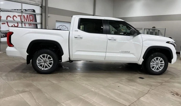 Toyota Tundra SR5 Crew Max 3.5L 4WD