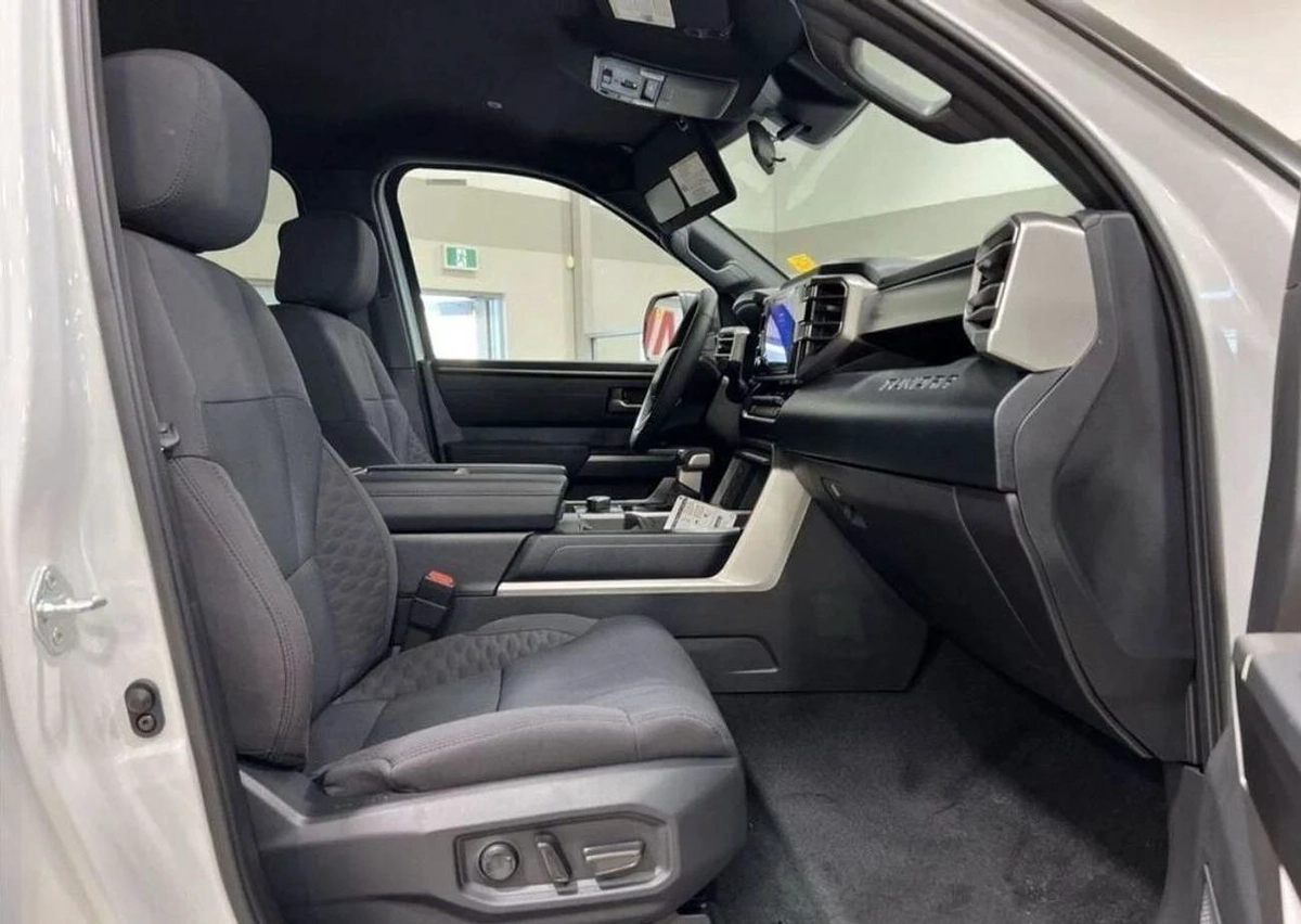 Toyota Tundra SR5 Crew Max 3.5L 4WD-5-5
