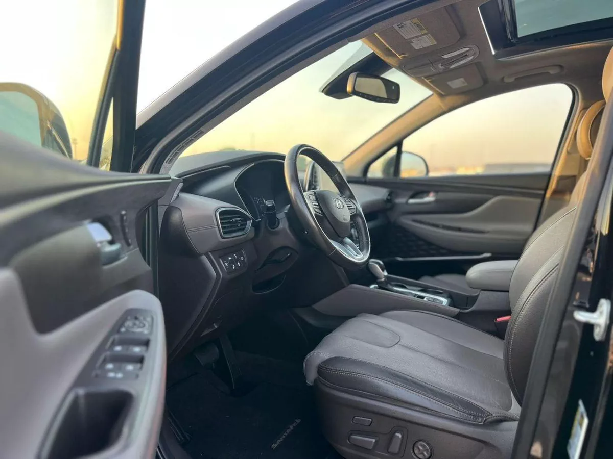 Hyundai Santa Fe STANDARD 2019 Hyundai Santa - Full Option - 2.4L - V4 - Panoramic View - Push Start - Leather and Electric-36-13-0