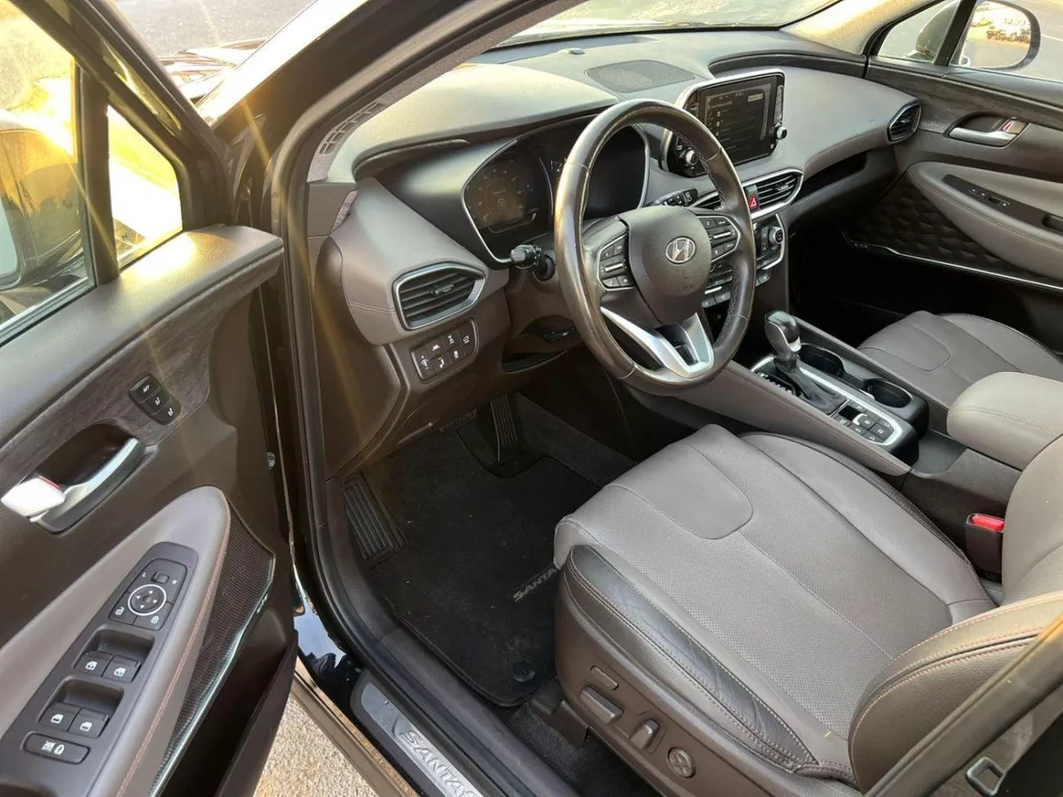 Hyundai Santa Fe STANDARD 2019 Hyundai Santa - Full Option - 2.4L - V4 - Panoramic View - Push Start - Leather and Electric-36-14-0