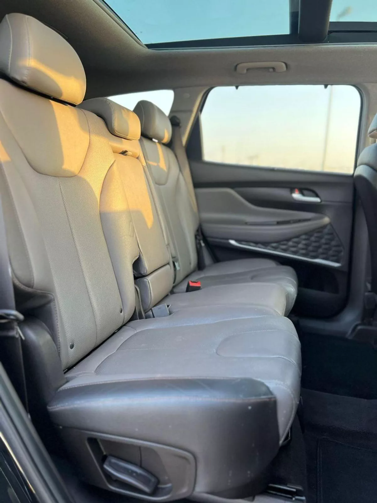 Hyundai Santa Fe STANDARD 2019 Hyundai Santa - Full Option - 2.4L - V4 - Panoramic View - Push Start - Leather and Electric-36-15-0