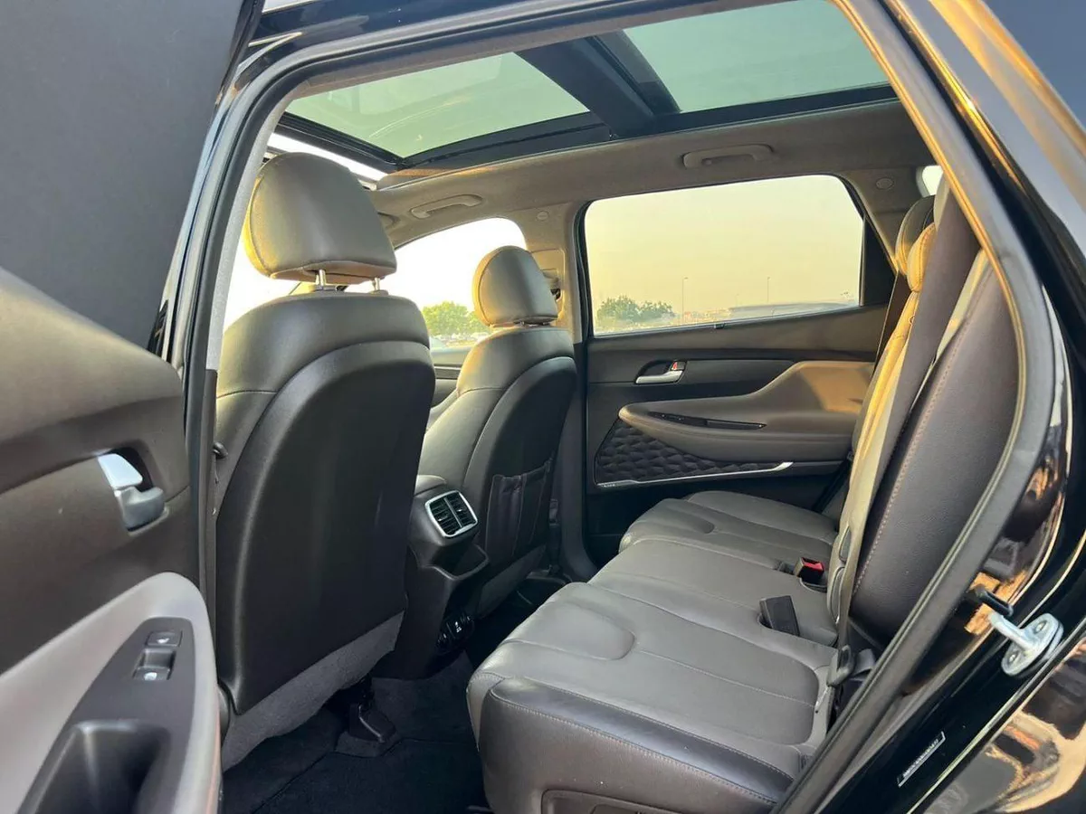 Hyundai Santa Fe STANDARD 2019 Hyundai Santa - Full Option - 2.4L - V4 - Panoramic View - Push Start - Leather and Electric-36-16-0