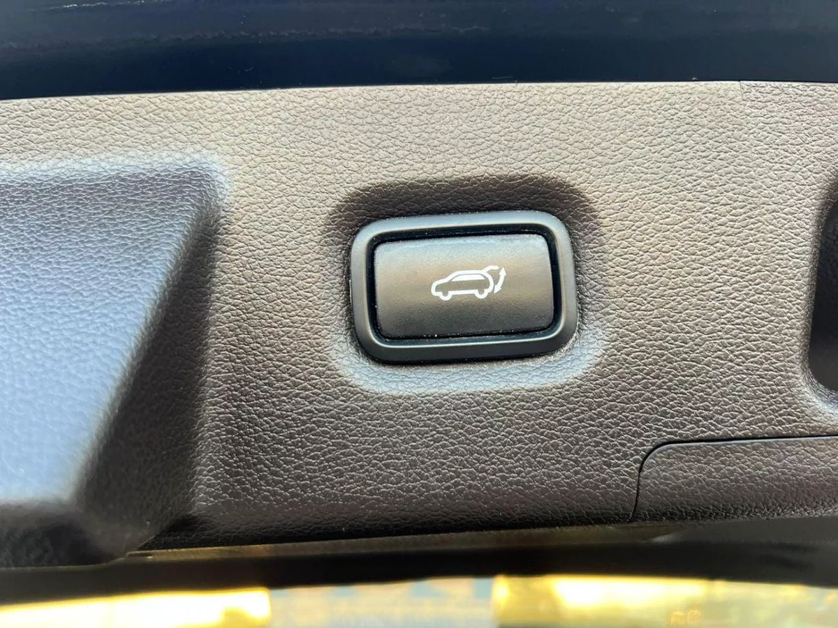 Hyundai Santa Fe STANDARD 2019 Hyundai Santa - Full Option - 2.4L - V4 - Panoramic View - Push Start - Leather and Electric-36-18-0