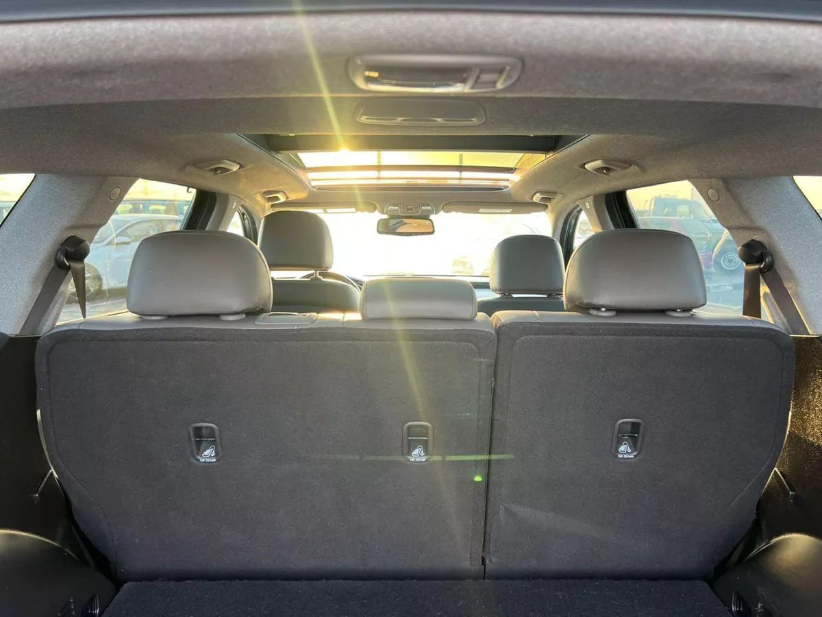 Hyundai Santa Fe STANDARD 2019 Hyundai Santa - Full Option - 2.4L - V4 - Panoramic View - Push Start - Leather and Electric-36-22-0