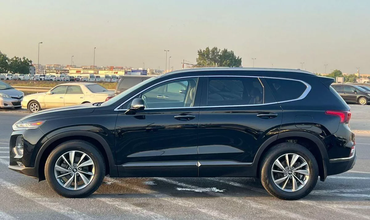 Hyundai Santa Fe STANDARD 2019 Hyundai Santa - Full Option - 2.4L - V4 - Panoramic View - Push Start - Leather and Electric-36-3-0