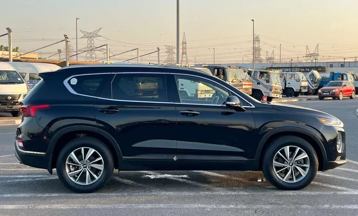 Hyundai Santa Fe STANDARD 2019 Hyundai Santa - Full Option - 2.4L - V4 - Panoramic View - Push Start - Leather and Electric-36-4-0