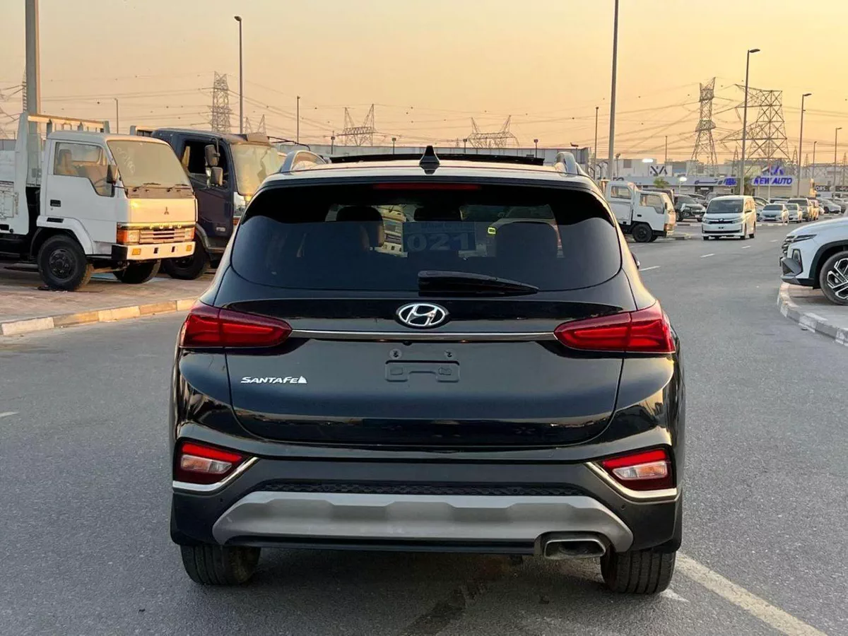 Hyundai Santa Fe STANDARD 2019 Hyundai Santa - Full Option - 2.4L - V4 - Panoramic View - Push Start - Leather and Electric-36-7-0