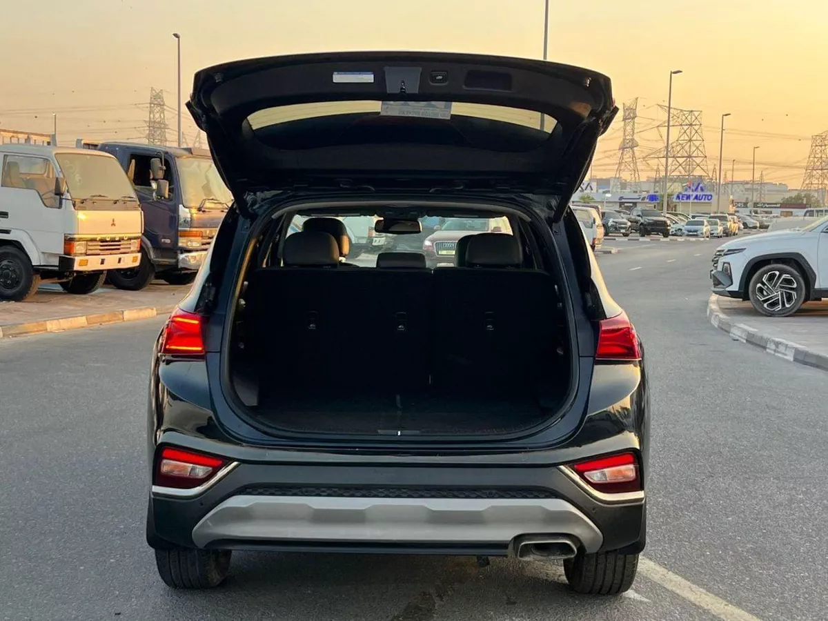 Hyundai Santa Fe STANDARD 2019 Hyundai Santa - Full Option - 2.4L - V4 - Panoramic View - Push Start - Leather and Electric-36-8-0