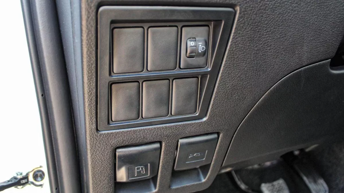 Toyota Hilux DLX TOYOTA HILUX BASIC OPTION 2024 V4 DIESEL 2.4L-10-0