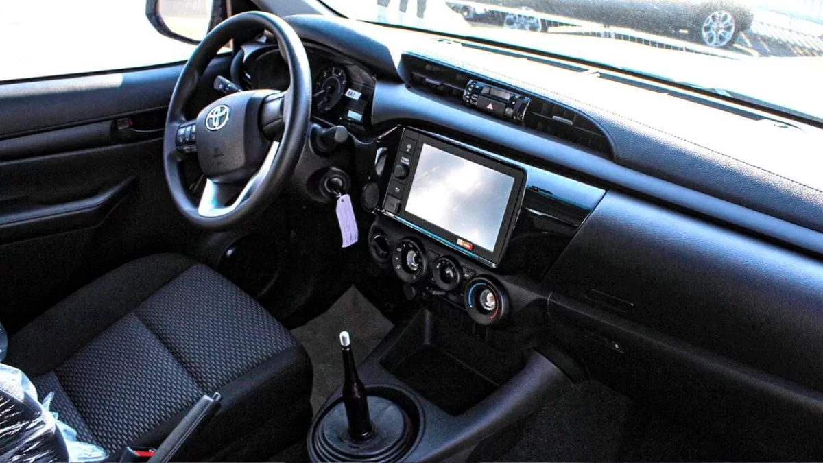 Toyota Hilux DLX TOYOTA HILUX BASIC OPTION 2024 V4 DIESEL 2.4L-17-0