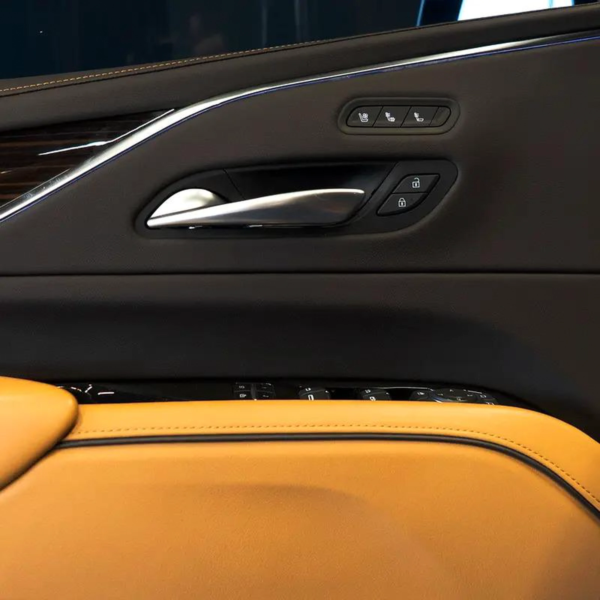 4,407 P.M • 0% Downpayment • Escalade Premium Luxury Platinum • 1 Year Warranty-4-4