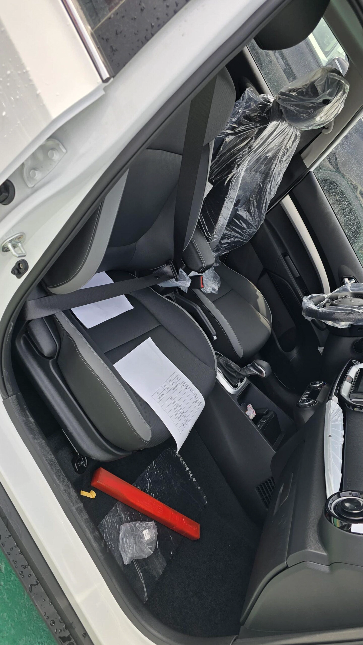 KIA KX1 WHITE COLOR LUXURY-2-2