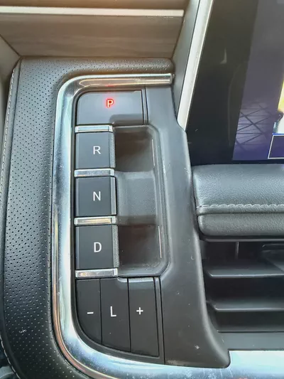 GMC Yukon SLT 2022 | V8 | Canadian Specs-10