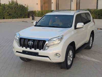 Toyota Prado GXR 2017 | GCC Specs | 62,381 KM | 2.7L V4 | Excellent Condition-2