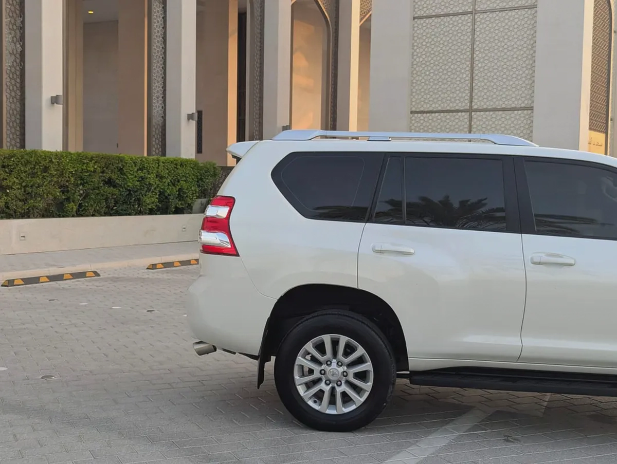 Toyota Prado GXR 2017 | GCC Specs | 62,381 KM | 2.7L V4 | Excellent Condition