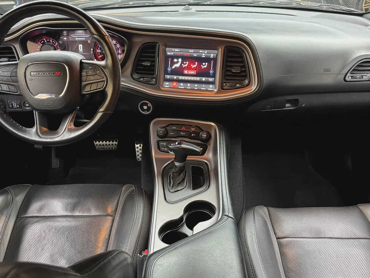 Dodge Challenger SXT Plus 2022 - American Specs - Pristine Condition-12-12
