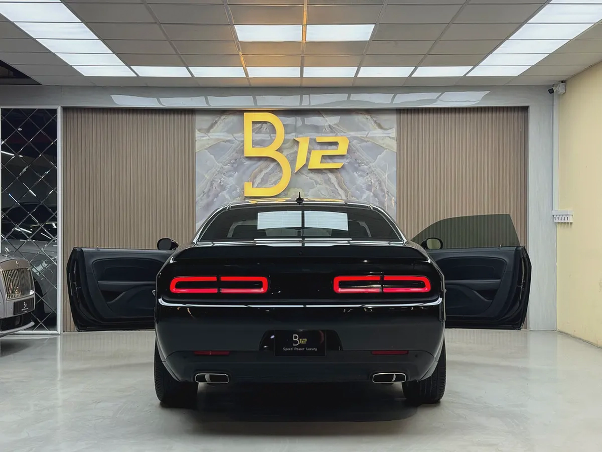 Dodge Challenger SXT Plus 2022 - American Specs - Pristine Condition-3-3