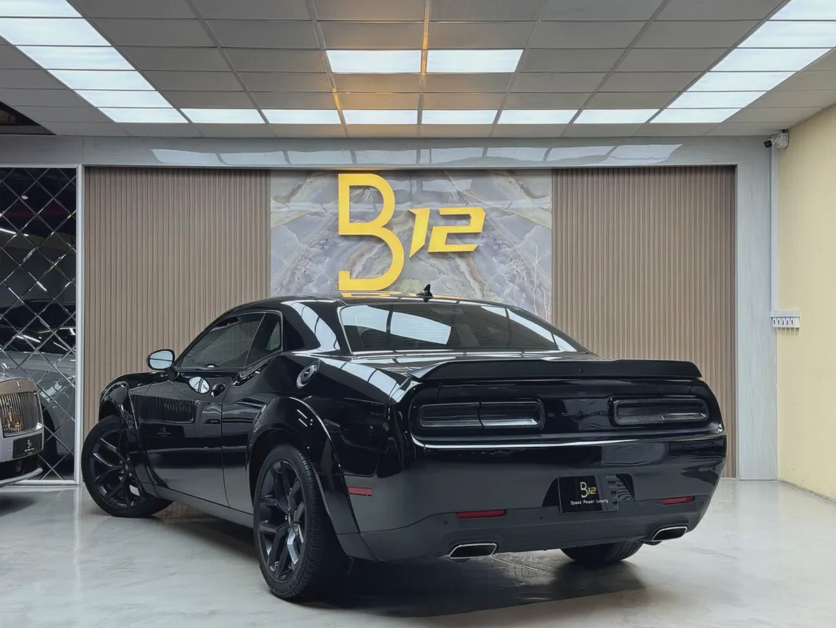 Dodge Challenger SXT Plus 2022 - American Specs - Pristine Condition-6-6