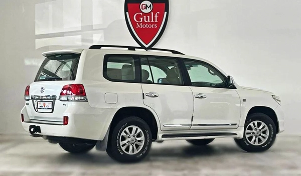 Toyota Land Cruiser GXR V6 3.0L-6CYL GCC FULL OPTION-EXCELLENT CONDITION-VAT INCLUSIVE