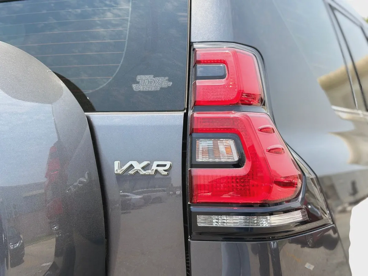 AED 3,020 P.M | 0% DOWN PAYMENT | TOYOTA PRADO VXR | 4.0L V6 4WD | AGENCY WARRANTY TILL 2028 | 2023-9-9