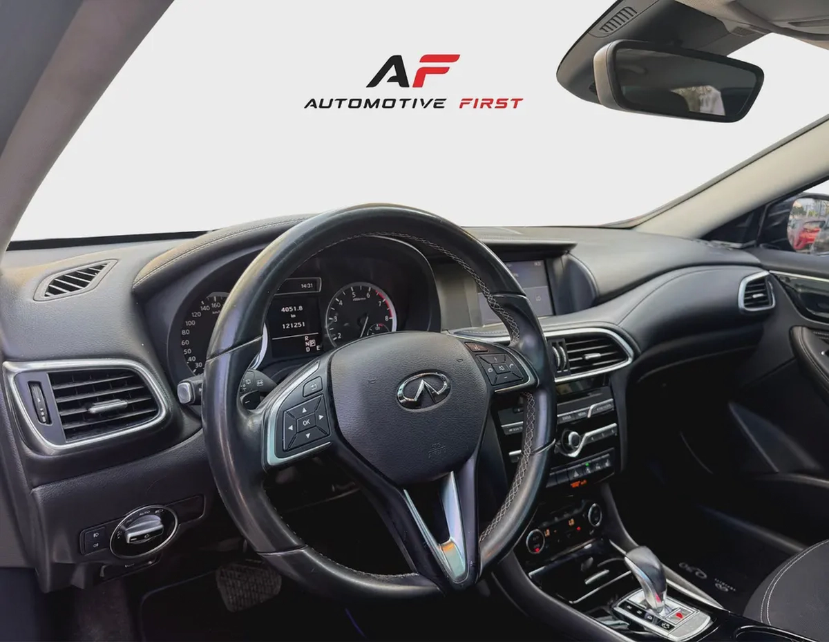 2017 Infiniti Q30 Premium | GCC Specs