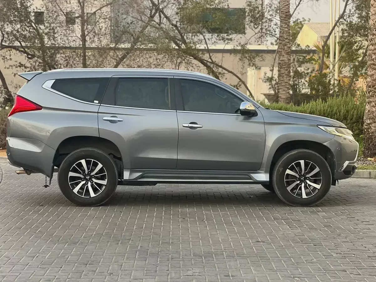 AED 995 EMI P.M| UNDER WARRANTY| MITSUBISHI | MONTERO|GLS PREMIUM|GCC|3.0 V6| 2017 |0% DOWNPAYMENT-5-5
