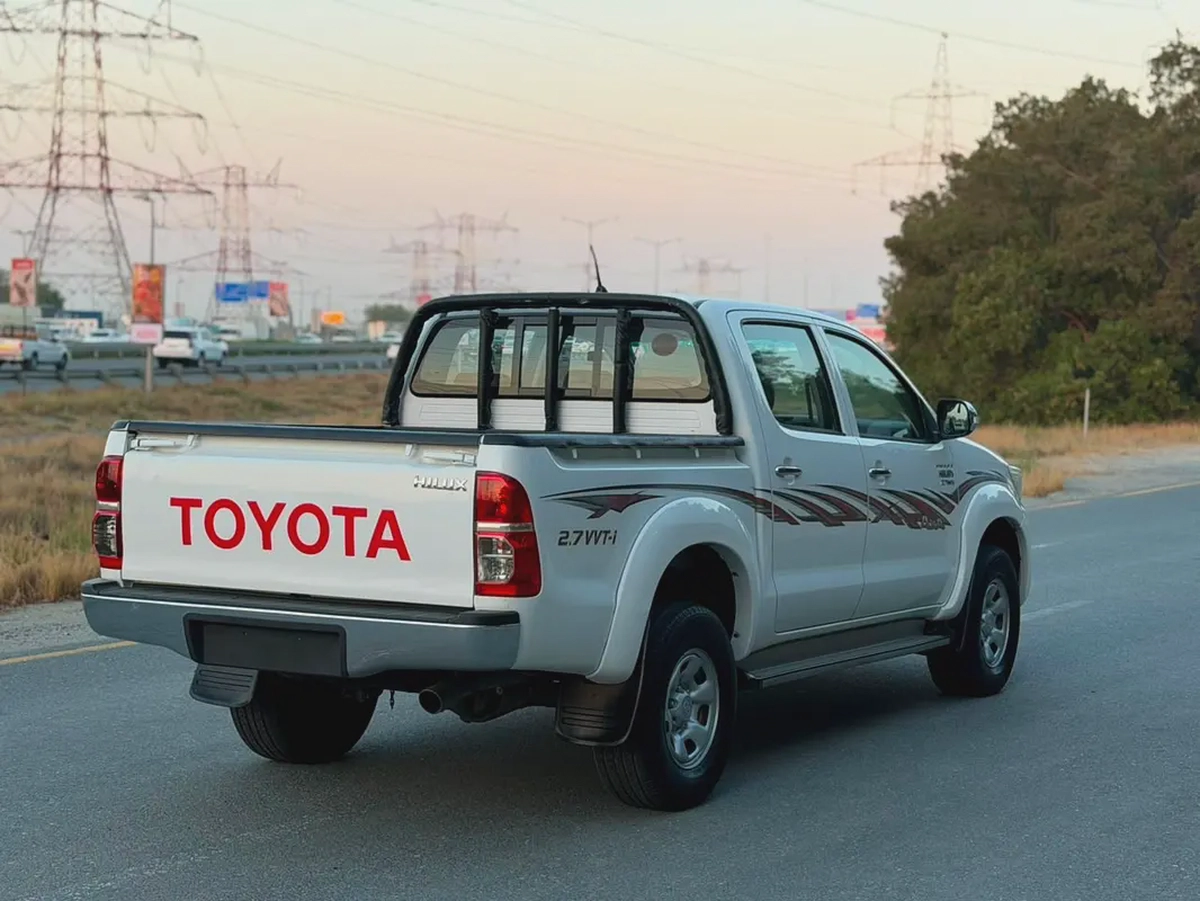 Toyota Hilux Double Cab GLX 2014 | GCC Specs | Well Maintained-3-3