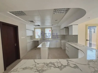 Luxury 5 Bed Villa | Spacious | Sea View-1