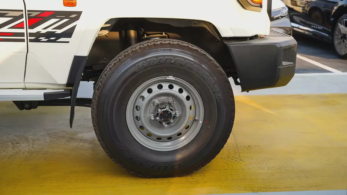 2026 Toyota Land Cruiser 70 Series LC 71 LX GCC Specs-3-3