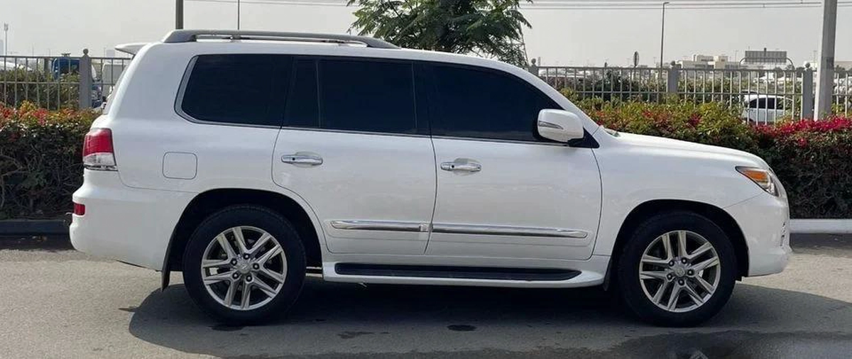 Lexus LX 570 Prestige 5.7L-1-1