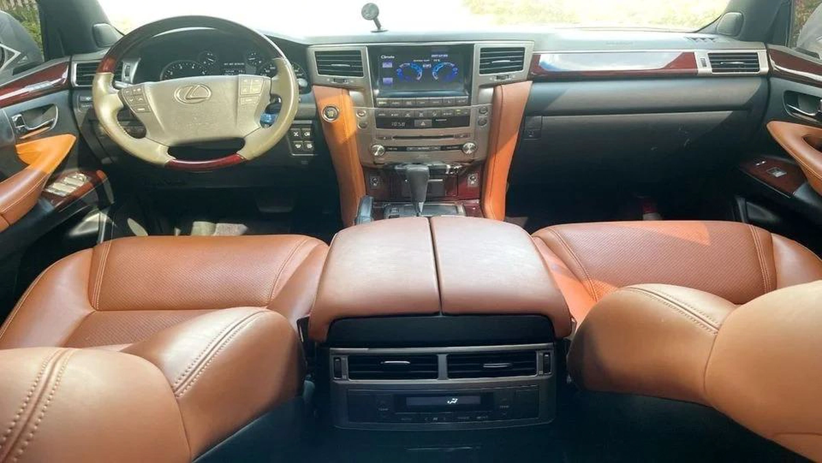 Lexus LX 570 Prestige 5.7L-3-3