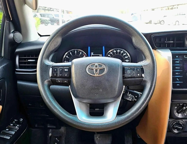 Toyota Fortuner EXR 2.7L (160 HP) EXR/ GCC/ LEATHER SEATS/ NON ACCIDENT/ 1068 MONTHLY/LOT#107793
