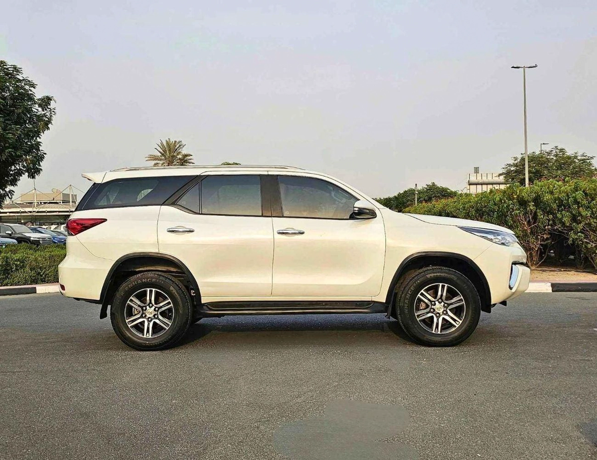 Toyota Fortuner EXR 2.7L (160 HP) EXR/ GCC/ LEATHER SEATS/ NON ACCIDENT/ 1068 MONTHLY/LOT#107793-8-8