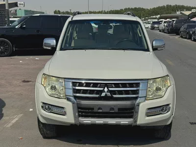 Mitsubshi pajero 2015 white color GCC calen car-0