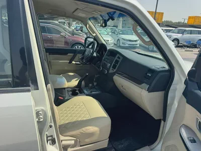 Mitsubshi pajero 2015 white color GCC calen car-9