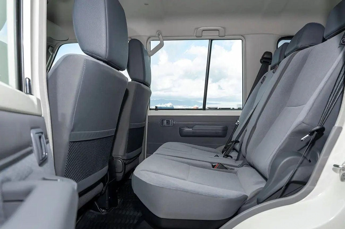Toyota Land Cruiser 70 LC 78 HARDTOP 2.8L AT LC76 2.8L AT V4 DIESEL 2026-12-0