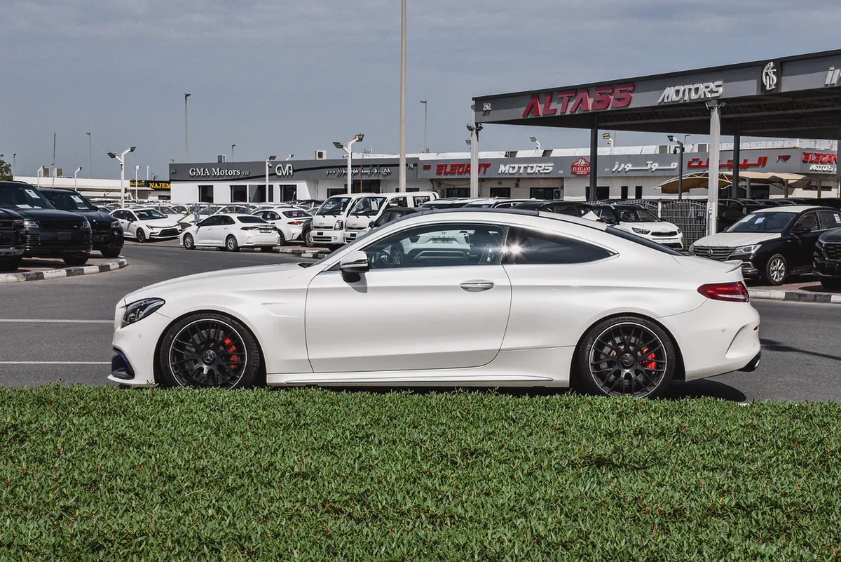 2017- BENZ C63s AMG COUPE  - SUPER CLEAN - LIKE NEW - ONLY 86,000 KM-3-3