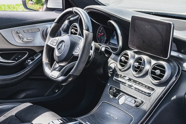 2017- BENZ C63s AMG COUPE  - SUPER CLEAN - LIKE NEW - ONLY 86,000 KM