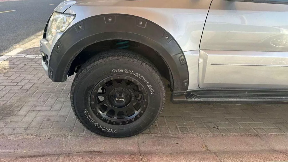 Mitsubishi Pajero Platinum Fully modified for Off road 2015 GCC specs-12-0